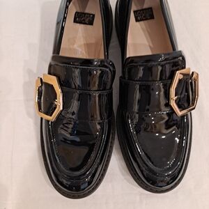 Louise et CIE Womens Black Patent Leather Gold Buckle 8M NWOT